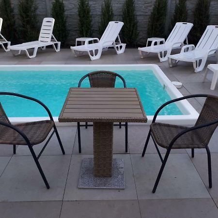 חארקיב Hotel Yar מראה חיצוני תמונה